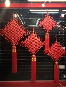 綢布中國(guó)結(jié) 紅色家居中的吉祥韻致